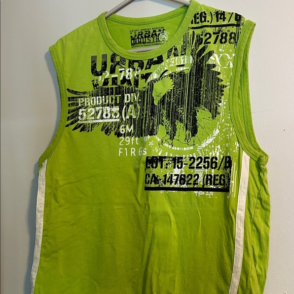 Green Graphic Sleeveless Shirt - Picture 7 of 7